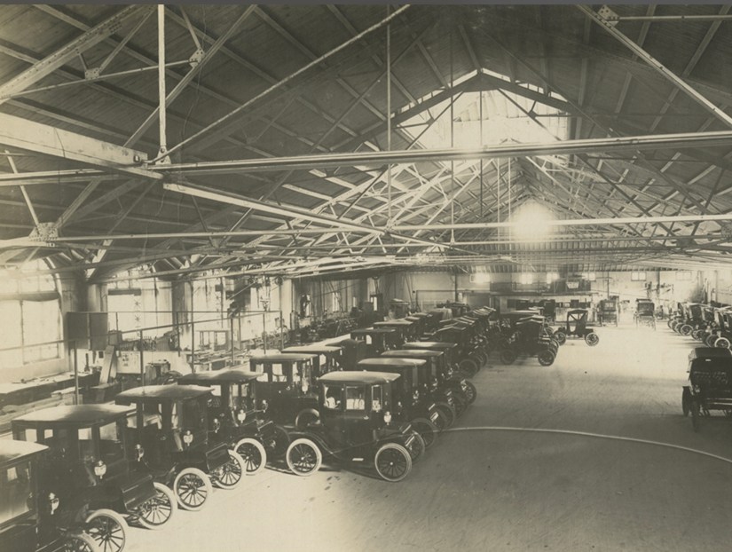 Model T ford cars in a US distributor’s garage.